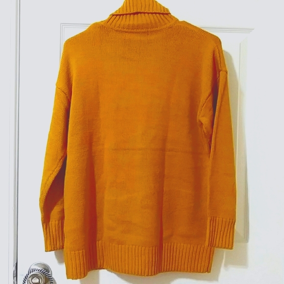 FOREVER 21 Sweater - Picture 3 of 5